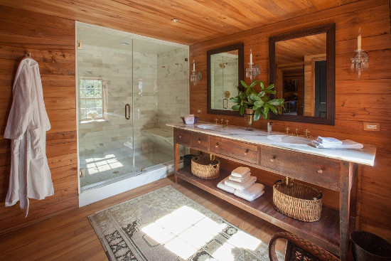 деревянный пол в ванной комнате