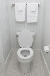 Туалетная комната с унитазом