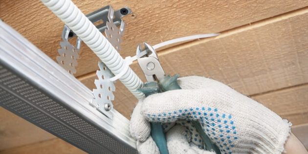 потолок из гипсокартона: смонтируйте проводку и шумоизоляцию
