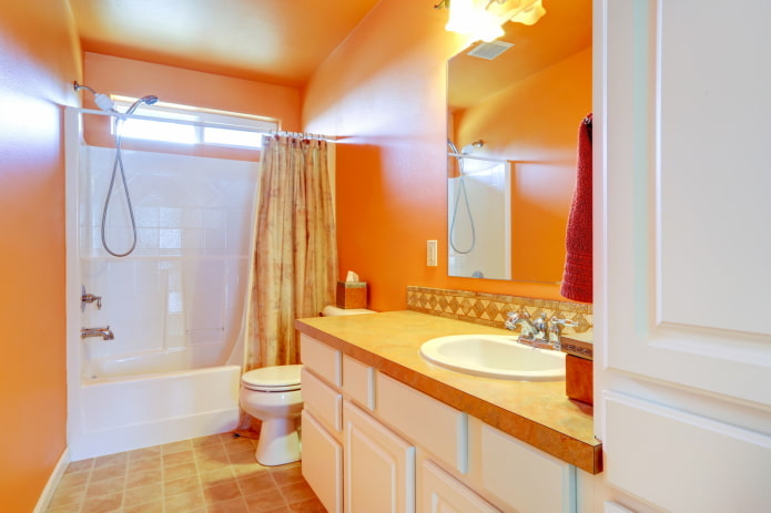 оранжевые стены в интерьере ванной