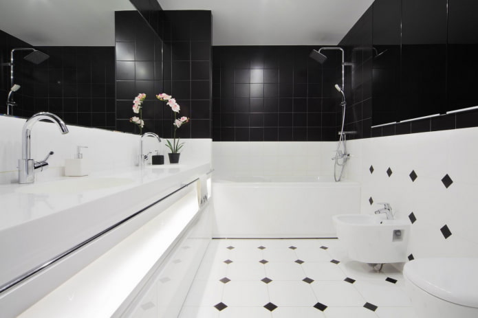 черно-белая плиточная отделка в ванной комнате