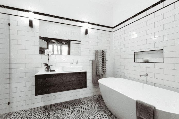 плитка белого цвета кирпичиками в интерьере ванной