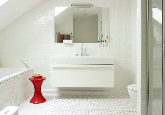мозаичная плитка белого цвета в интерьере ванной