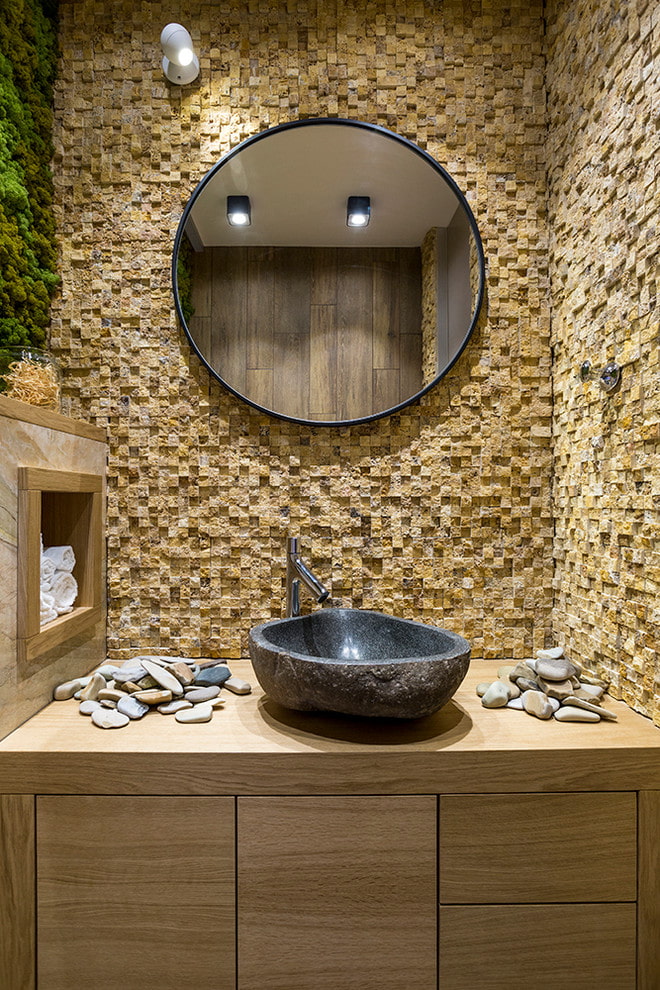 каменная мозаичная плитка в ванной