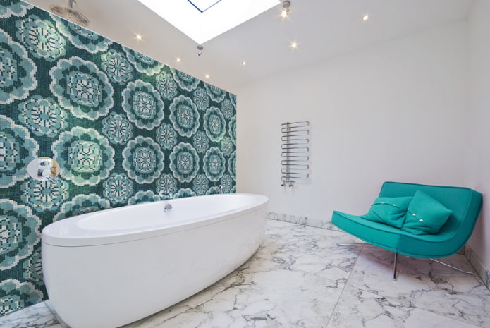 мозаичные узоры и орнаменты в интерьере ванной