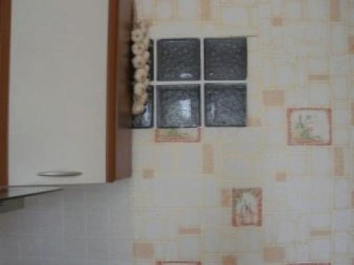Окно между ванной и кухней в хрущевке чем заделать. Оформления окна между кухней и ванной в закладки 9 29