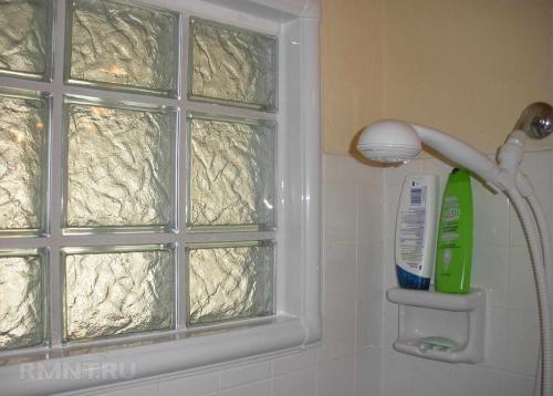 Окно в ванной комнате в хрущевке. Окно между кухней и ванной – причины появления 17