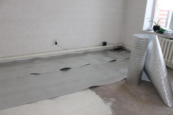 утепление бетонного пола при помощи технической пробки