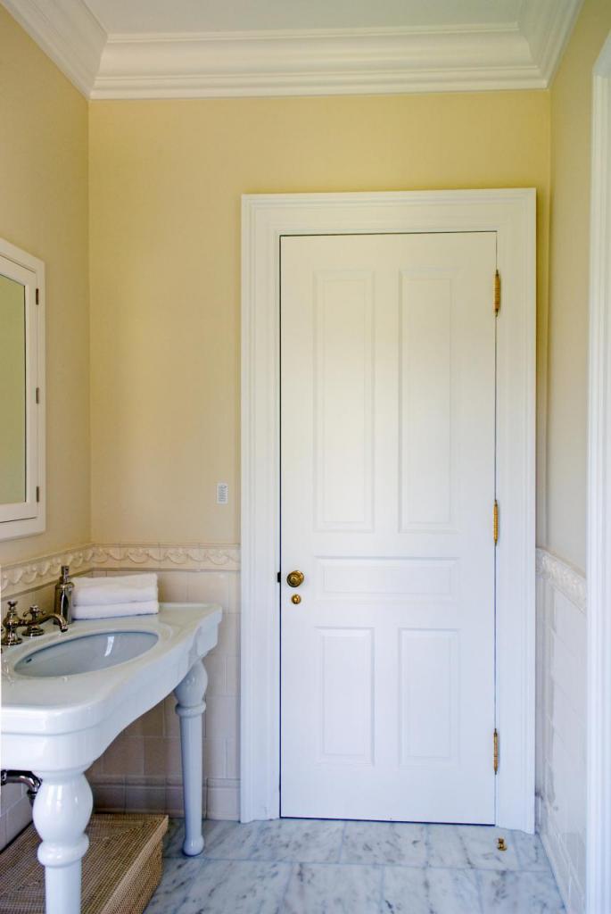 Стандартные размеры двери в ванную комнату