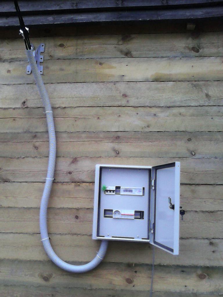 Правильный ввод электричества в деревянный дом