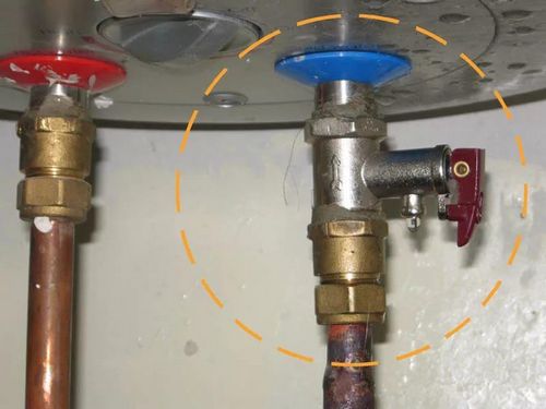 Предохранительный клапан: для бойлера обратный, для водонагревателя сброс давления воды, подрывная установка