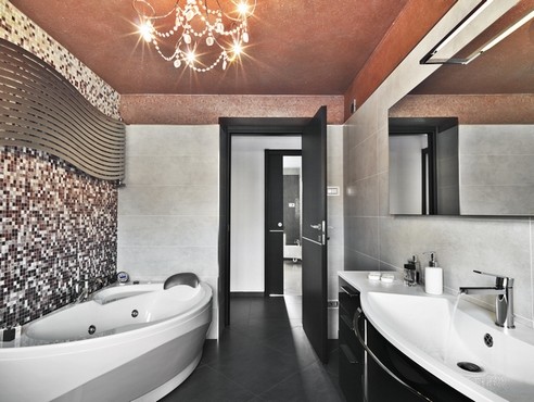 потолок в ванной дизайн