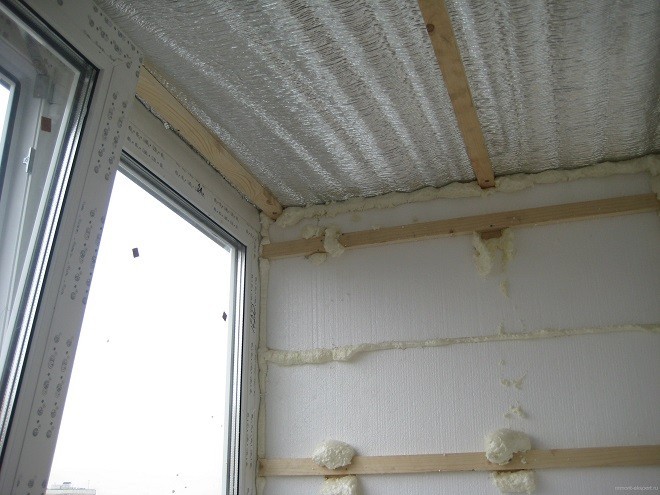 Фольгированный пенополистирол для утепления потолка балкона