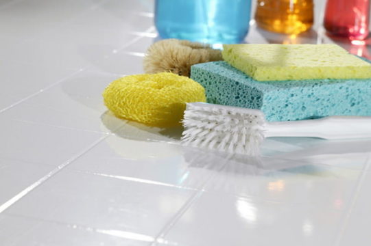 Чем отмыть швы между плиткой в ванной от плесени народными и бытовыми средствами