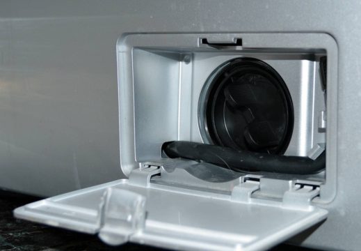 Как полностью слить воду из стиральной машины, если она сломалась