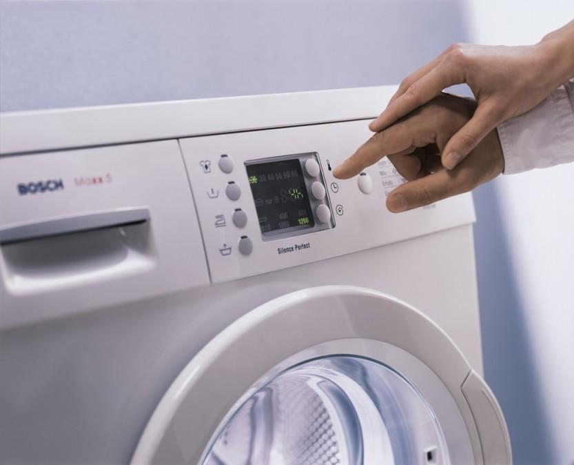 Для того чтобы правильно определить поломку в стиральной машине, лучше обратиться за помощью к квалифицированному специалисту 