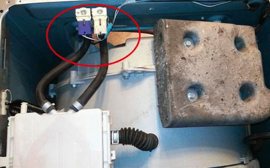 размещение впускного клапана в корпусе стиральной машины