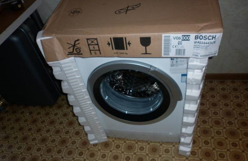 даже стиральная машина из упаковки внутри может быть с водой