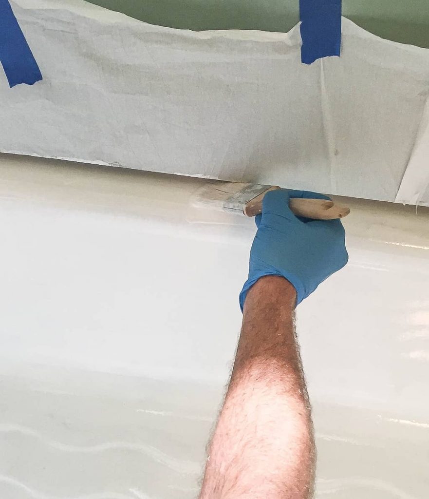 How To Paint A Bathtub - Looking for an inexpensive way to change the bathtub in your home? Paint it! It is easy and inexpensive and looks amazing!