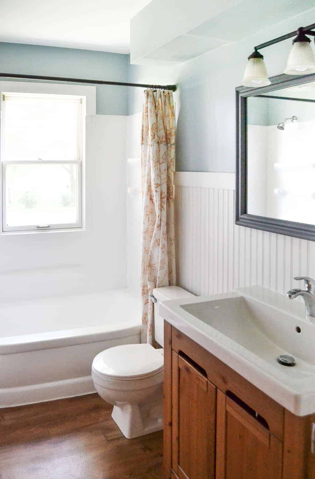 How To Paint A Bathtub - Looking for an inexpensive way to change the bathtub in your home? Paint it! It is easy and inexpensive and looks amazing!