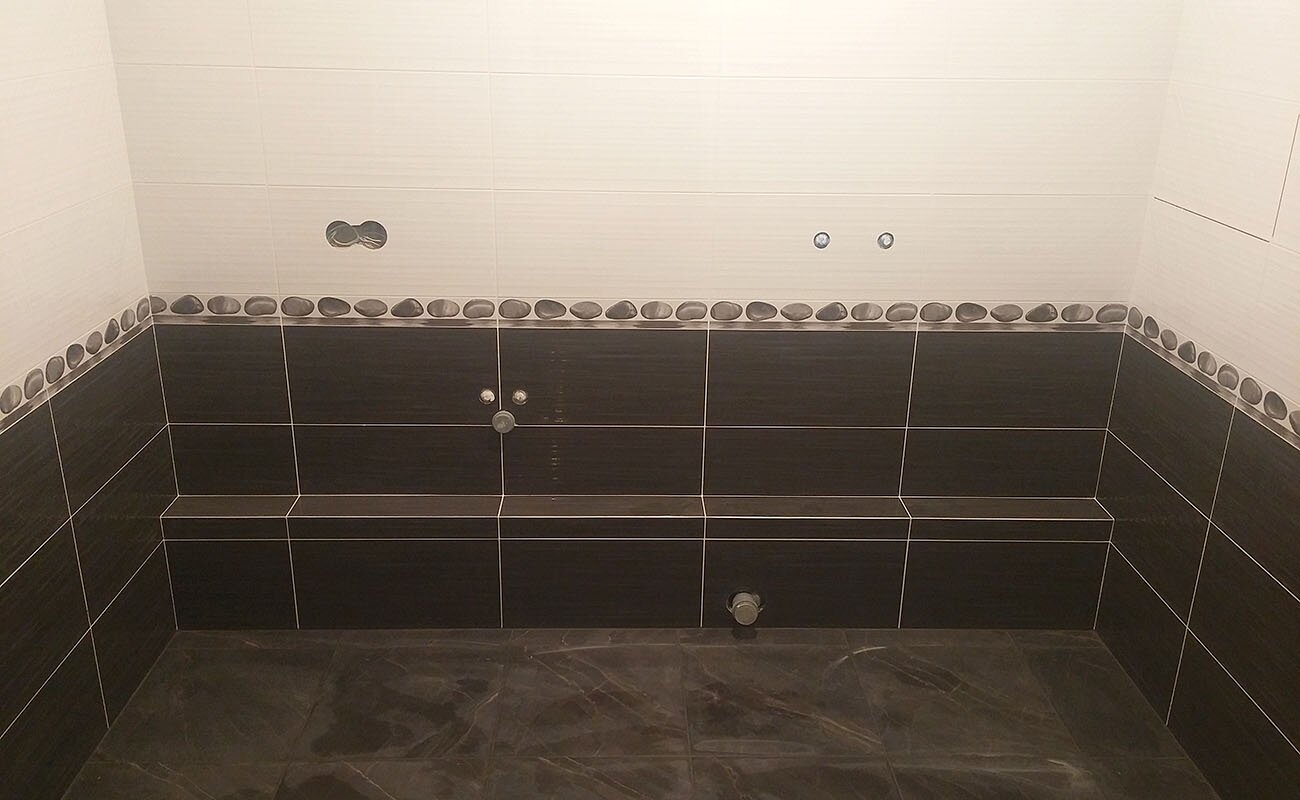 Нужно ли штукатурить стены в ванной?
