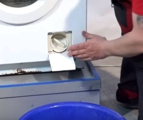 15 причин, почему стиральная машина не сливает воду