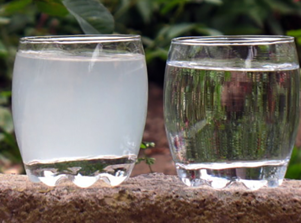 2 стакана с водой