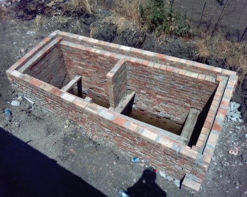 Фото: Строительство выгребной ямы из кирпича