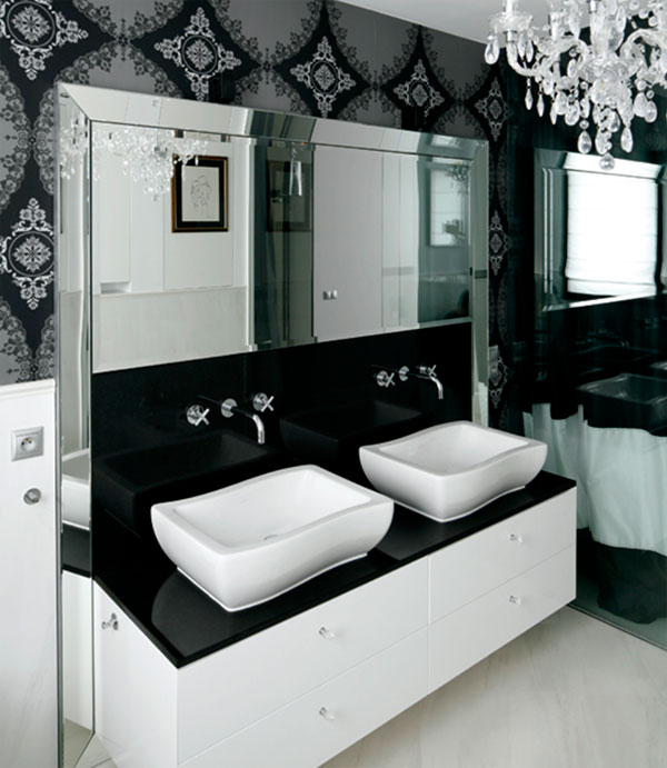 Гламурная ванная комната с черно-белой плиткой ,фото