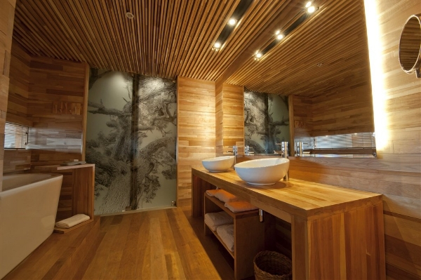 деревянный потолок в ванной