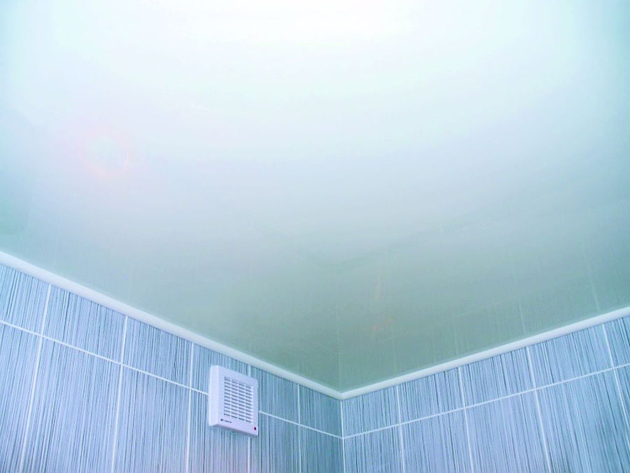 покраска потолка в ванной