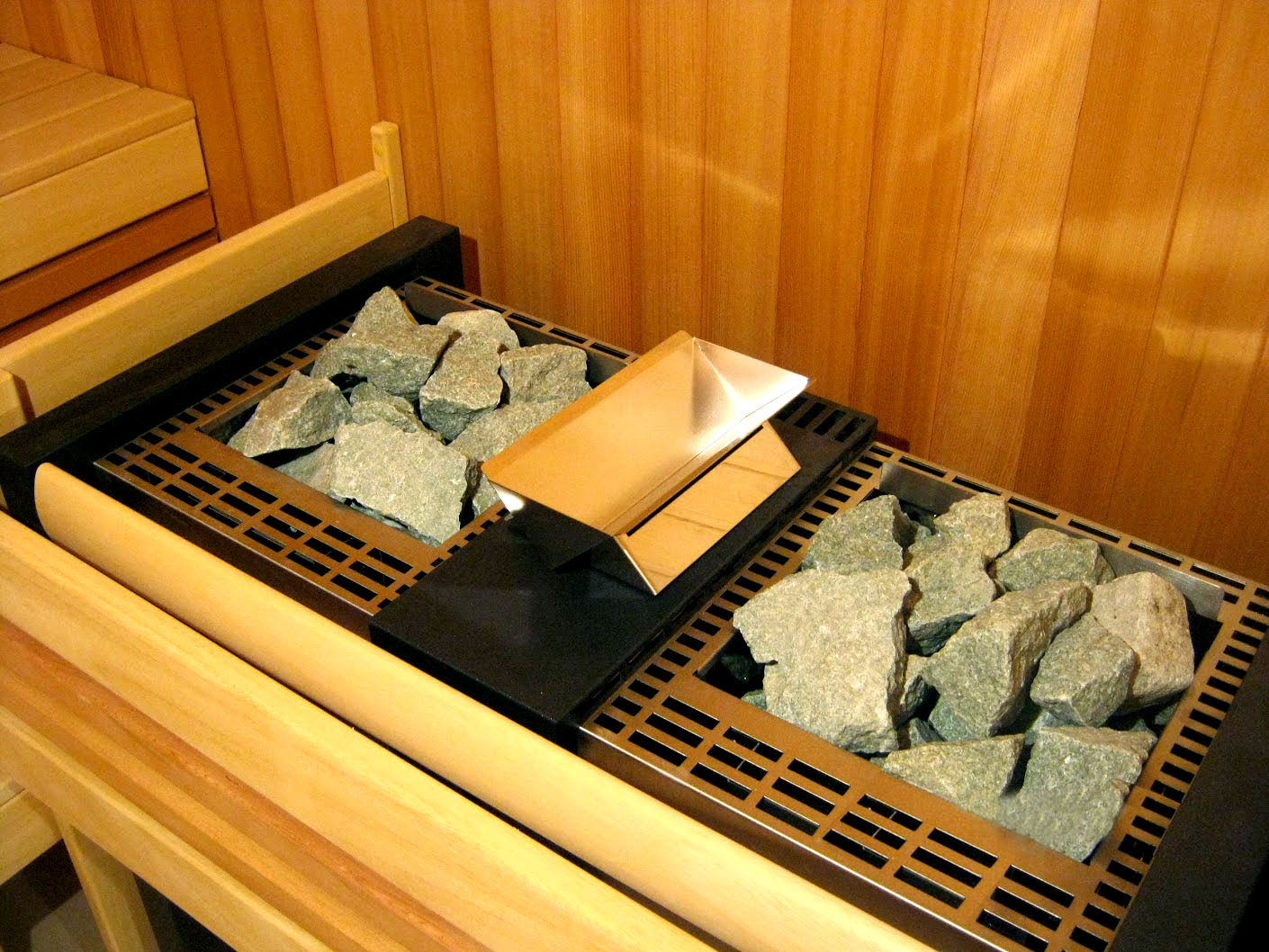 Печь с камнями в сауне
