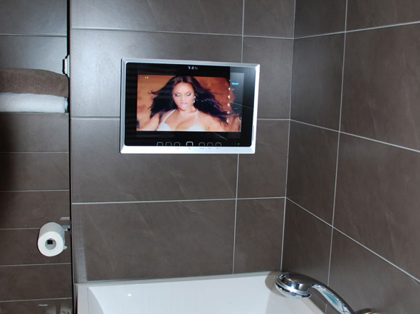 Телевизор для ванной комнаты