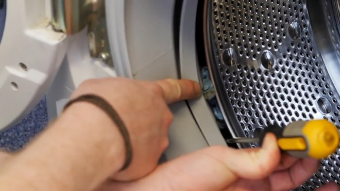 Как вытащить из стиральной машины мелкие предметы попавшие за барабан