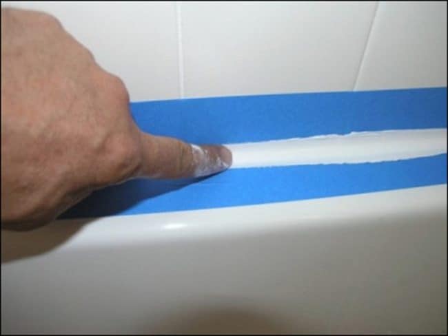 Как устранить излишки герметика с ванной
