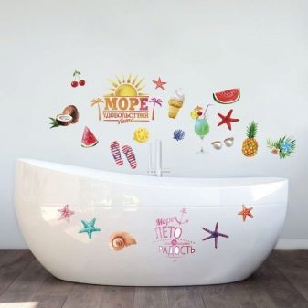 Наклейки на плитку в ванную комнату: особенности и варианты применения декора