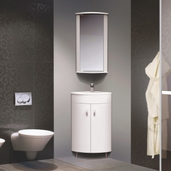 Угловые пеналы в интерьере ванных комнат: преимущества моделей и советы по выбору