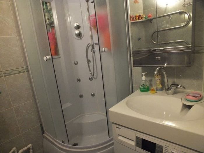 Дизайн идеи по оформлению ванной комнаты с душевой кабиной 