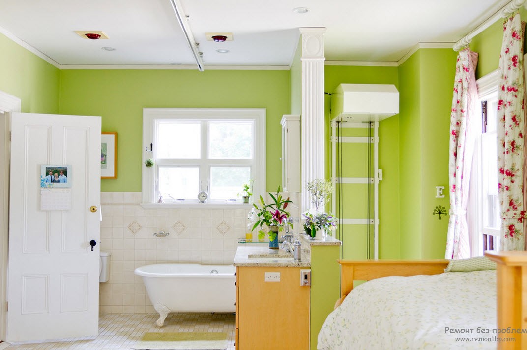 Бело-зеленое сочетание с добавлением оранжевого приглушенного в интерьере ванной комнаты