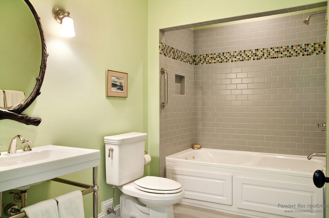 Благроодный интерьер ванной комнаты с использованием сочетания бледно-зеленого цвета с бледно-серым