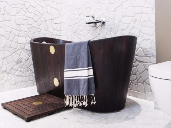 ванна в коричневых тонах